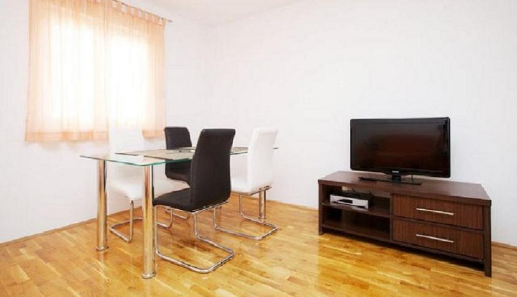 And Misic Apartment