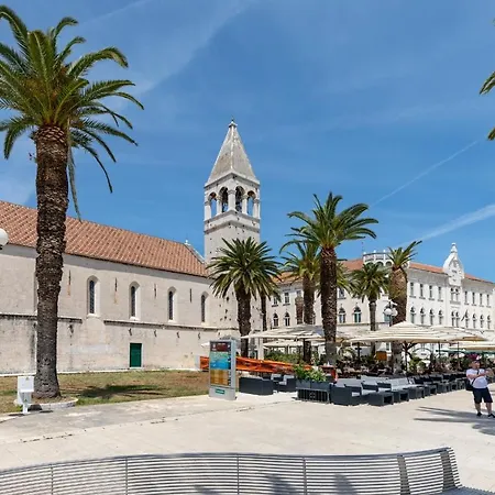 Apartments And Rooms Misic Trogir Exterior photo