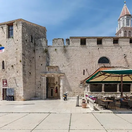 Apartments And Rooms Misic Trogir Exterior photo